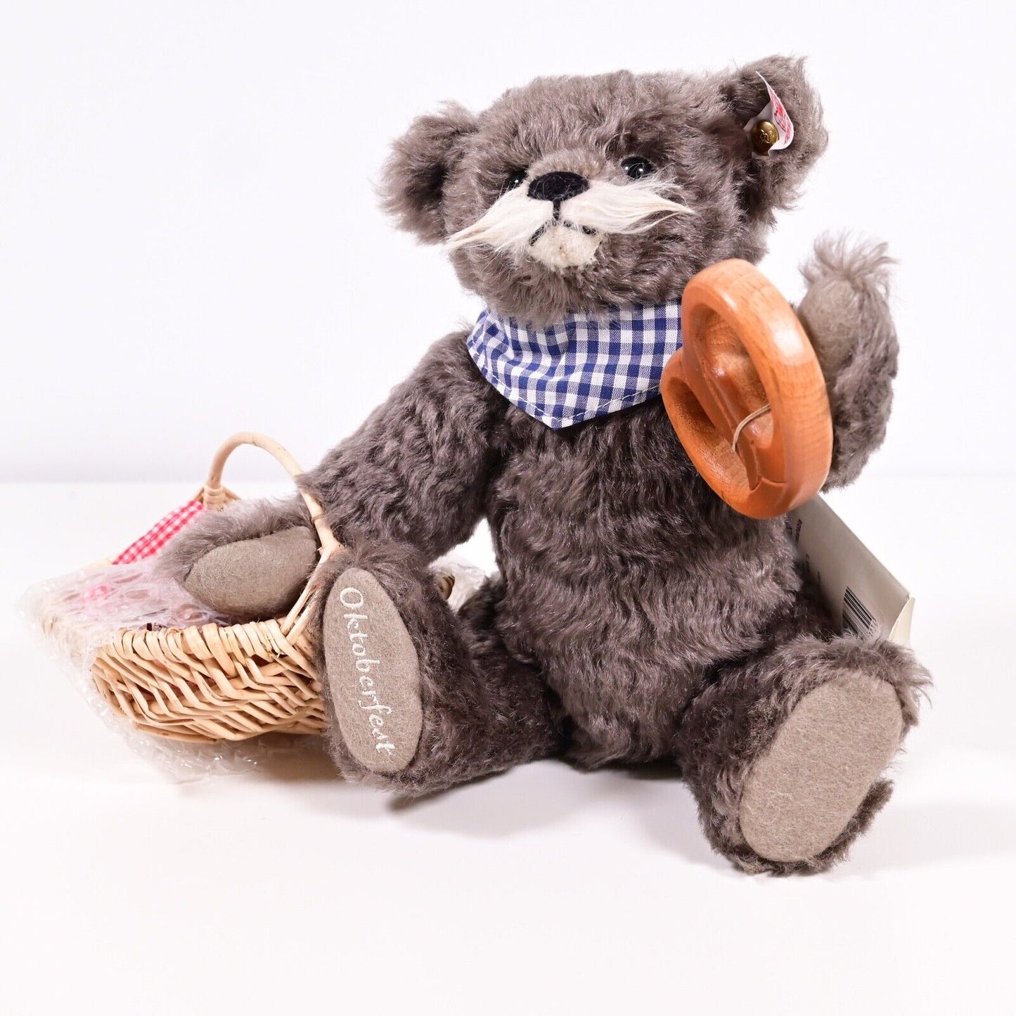Steiff Oktoberfest Pretzel Seller - Ltd Ed / 673924