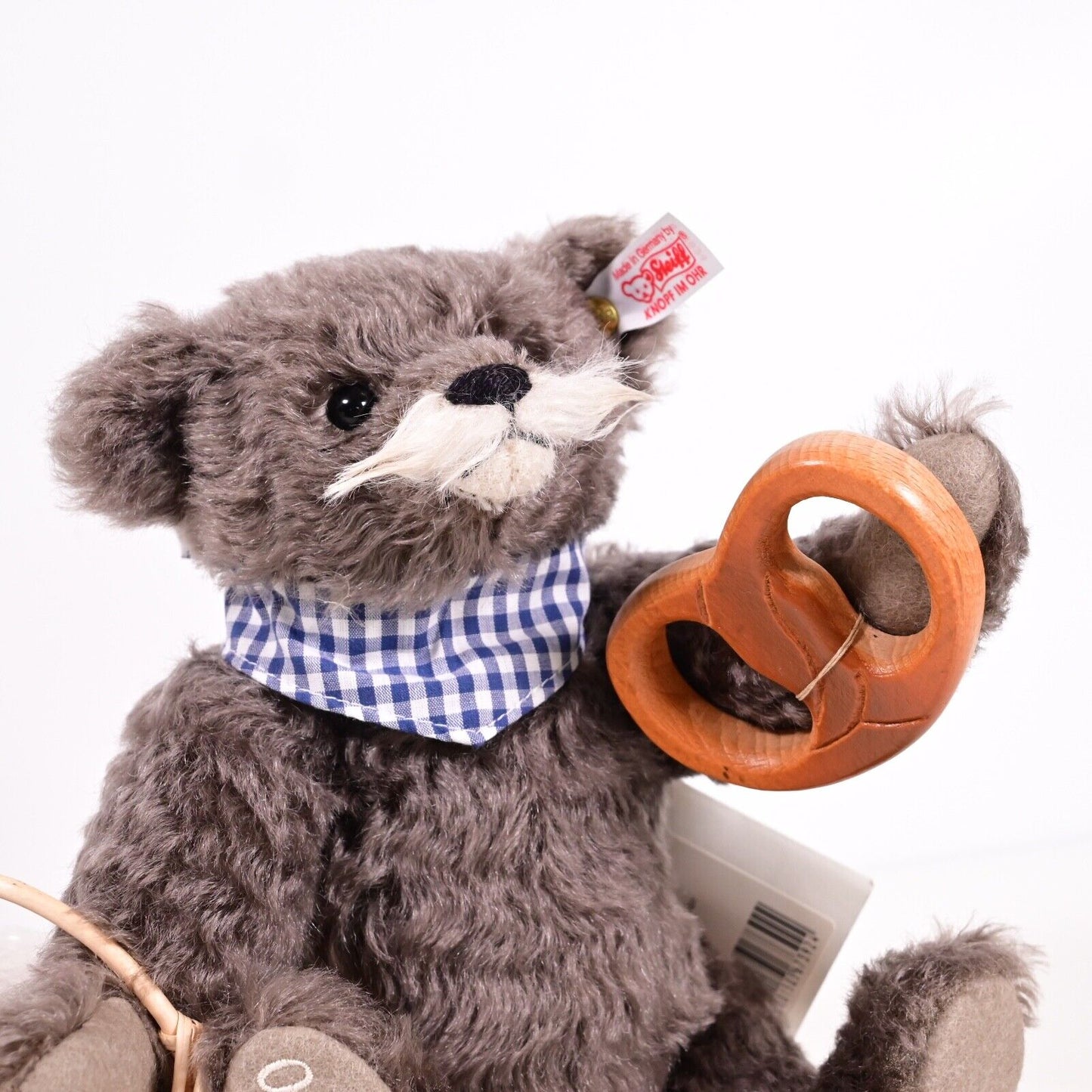 Steiff Oktoberfest Pretzel Seller - Ltd Ed / 673924