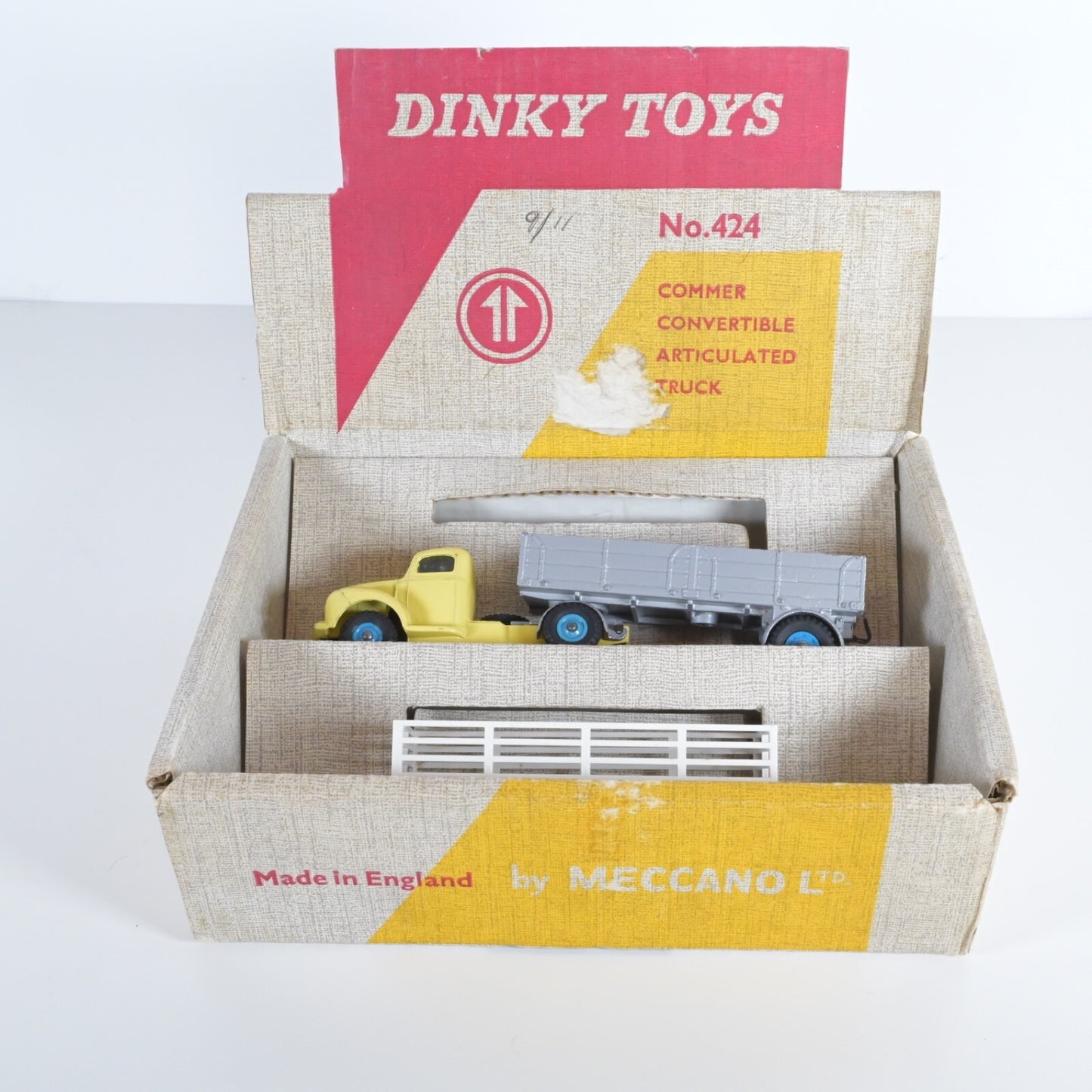 Dinky 424 Commer Cabrio-Sattelzug-Set mit Originalverpackung