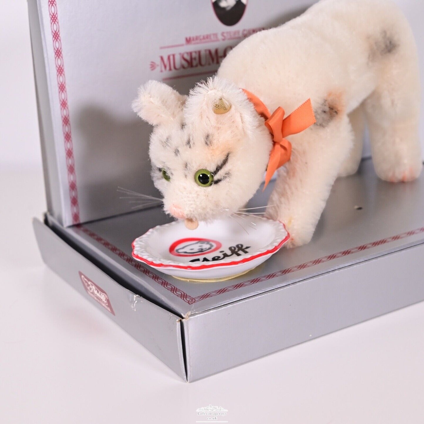 Steiff Museum Collection Trinkkatze 1933 Replik, weißes Etikett 401459