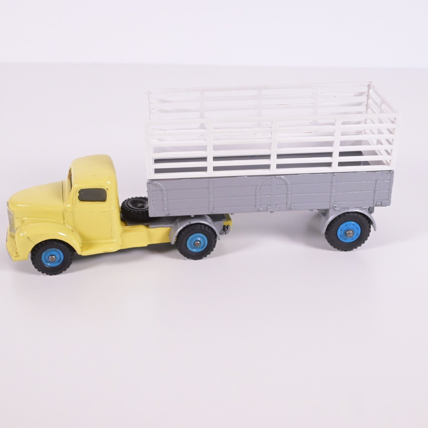 Dinky 424 Commer Cabrio-Sattelzug-Set mit Originalverpackung