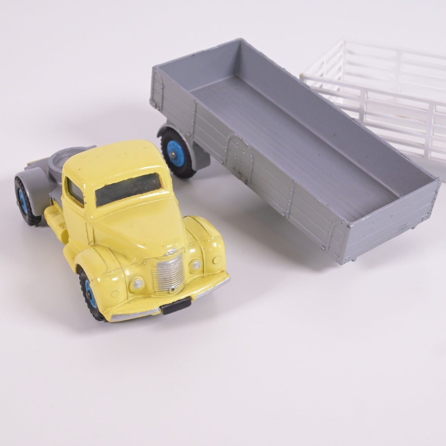 Dinky 424 Commer Cabrio-Sattelzug-Set mit Originalverpackung
