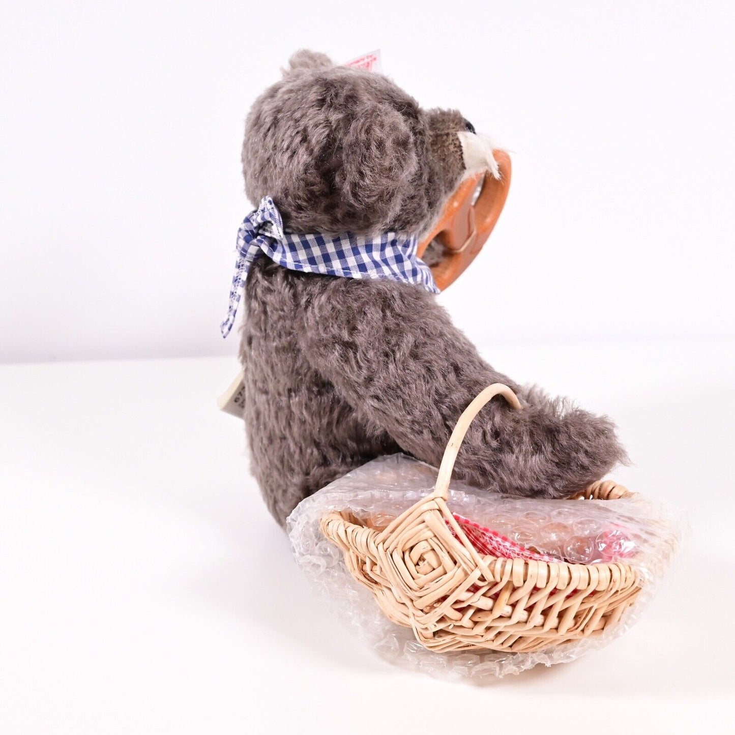 Steiff Oktoberfest Pretzel Seller - Ltd Ed / 673924