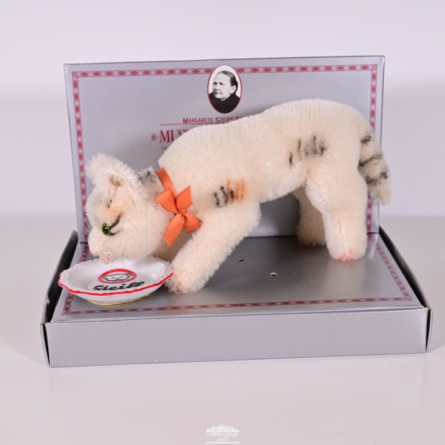 Steiff Museum Collection Trinkkatze 1933 Replik, weißes Etikett 401459