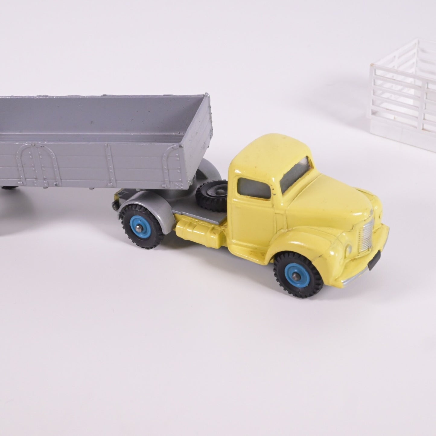 Dinky 424 Commer Cabrio-Sattelzug-Set mit Originalverpackung
