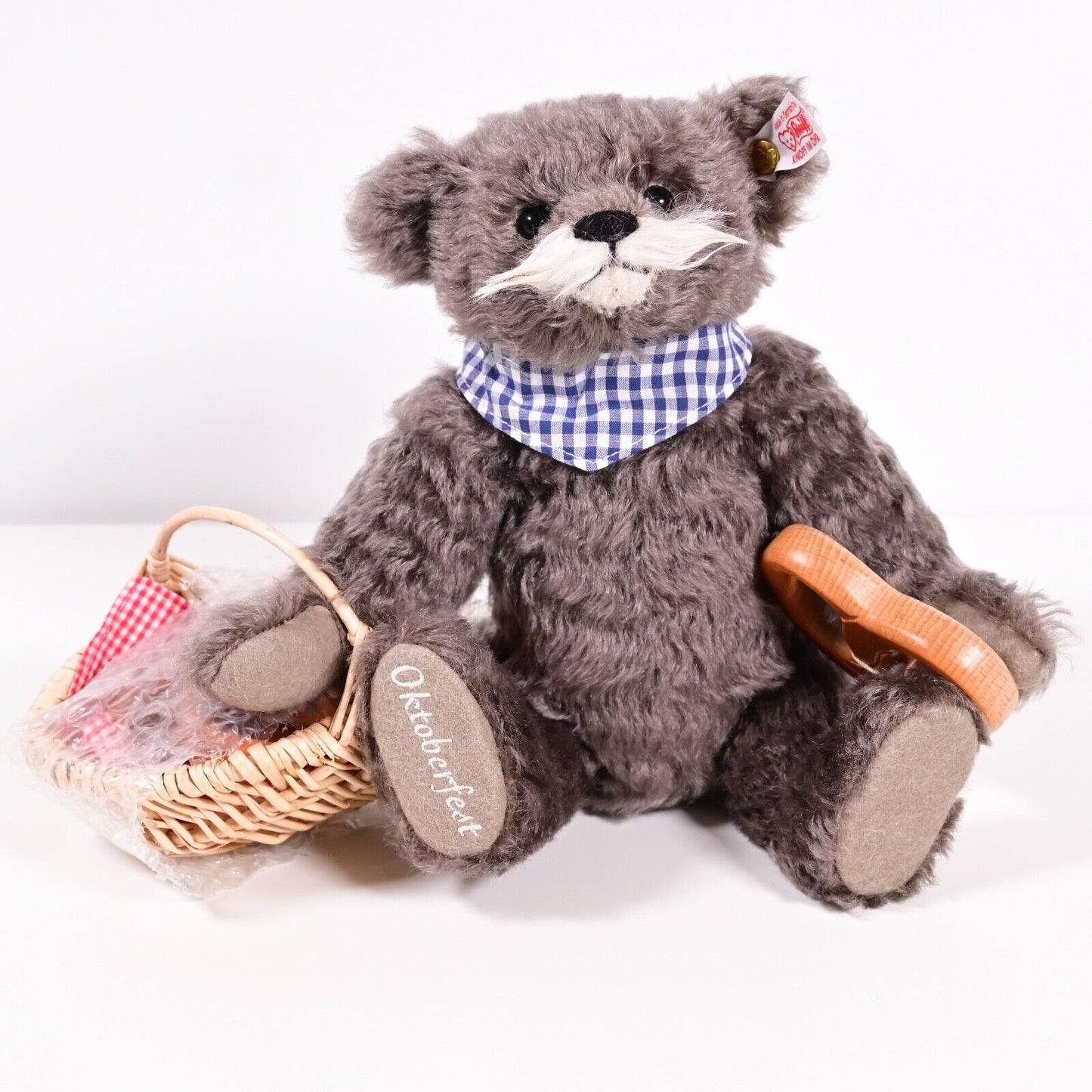 Steiff Oktoberfest Pretzel Seller - Ltd Ed / 673924
