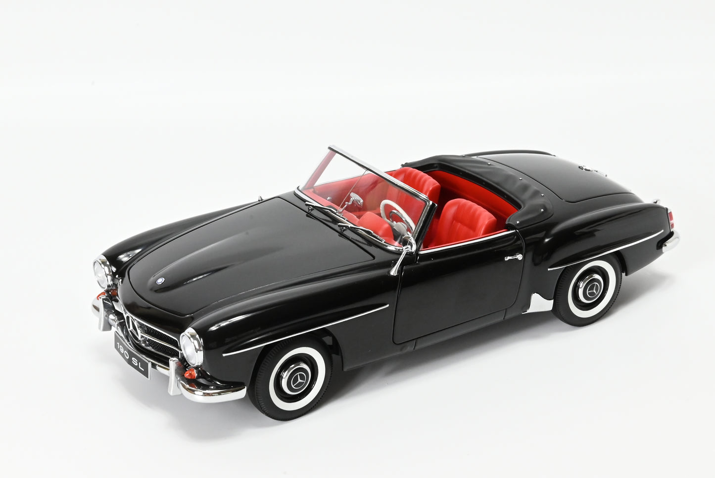 Autoart 1/18th scale 76118 Mercedes Benz 190 SL - Mint in Box
