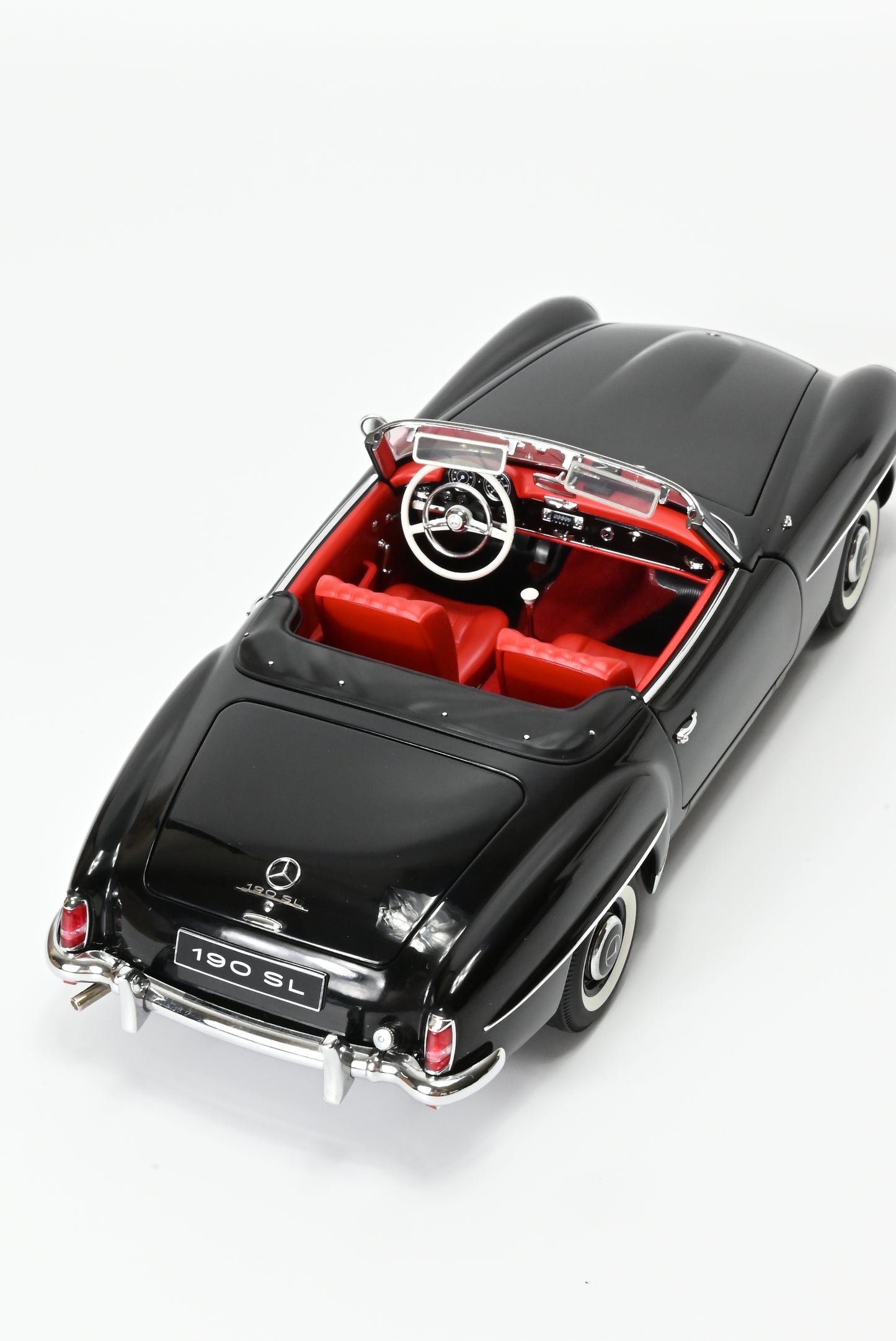 Autoart 1/18th scale 76118 Mercedes Benz 190 SL - Mint in Box