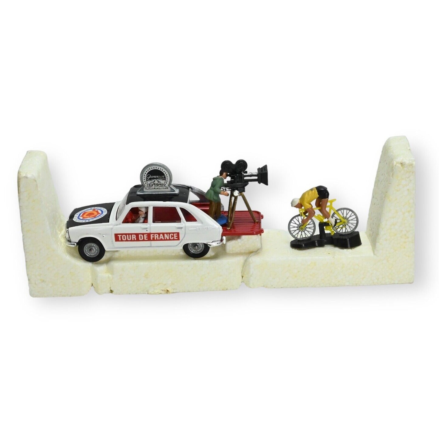 Corgi Gift Set 13 "Tour de France" / Renault 16 "Paramount" Camera Car