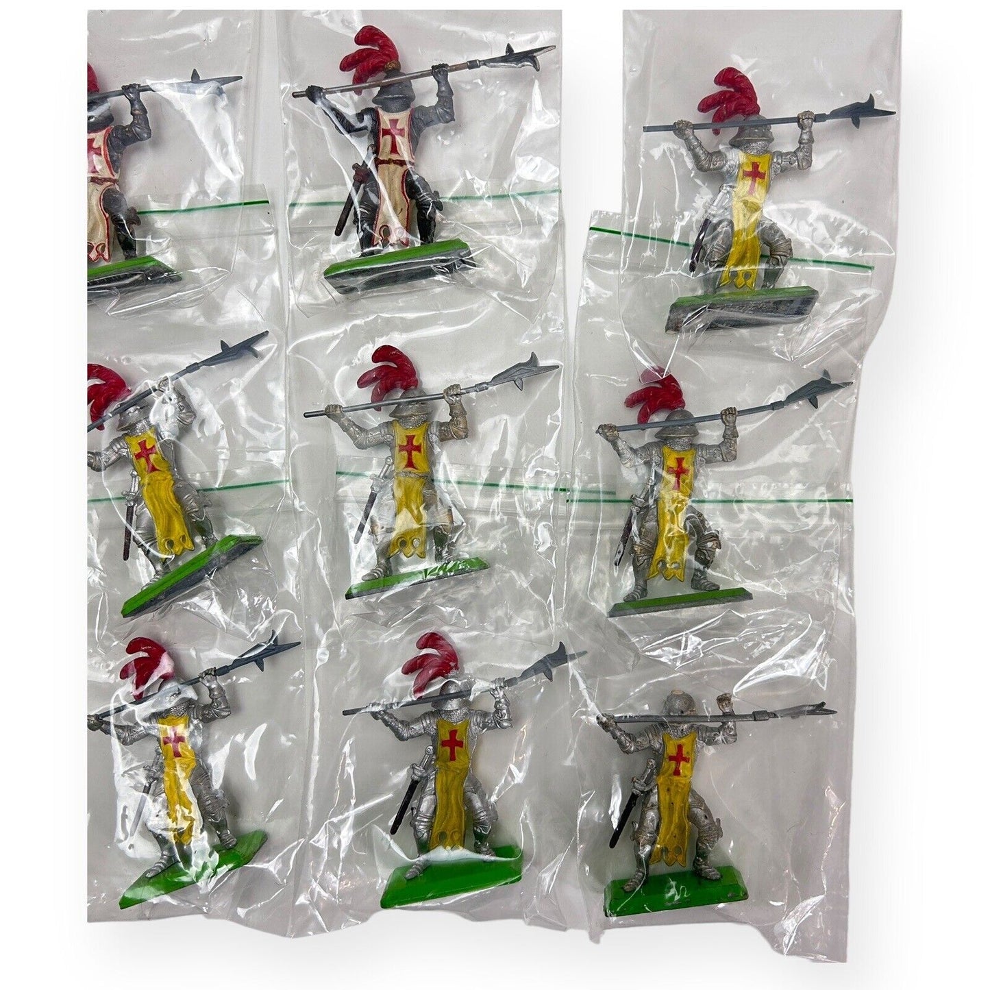 Britains Deetail Medieval Knights x 18 (lot 5)