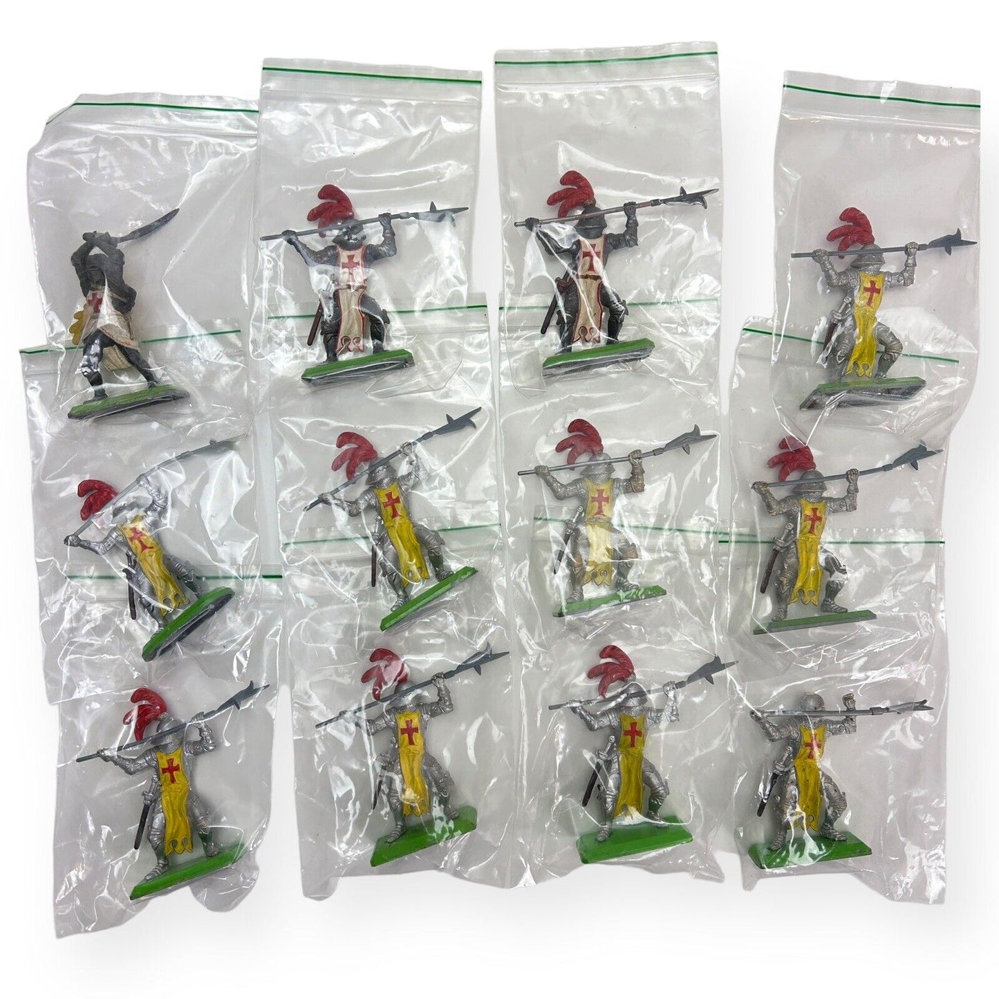 Britains Deetail Medieval Knights x 18 (lot 5)