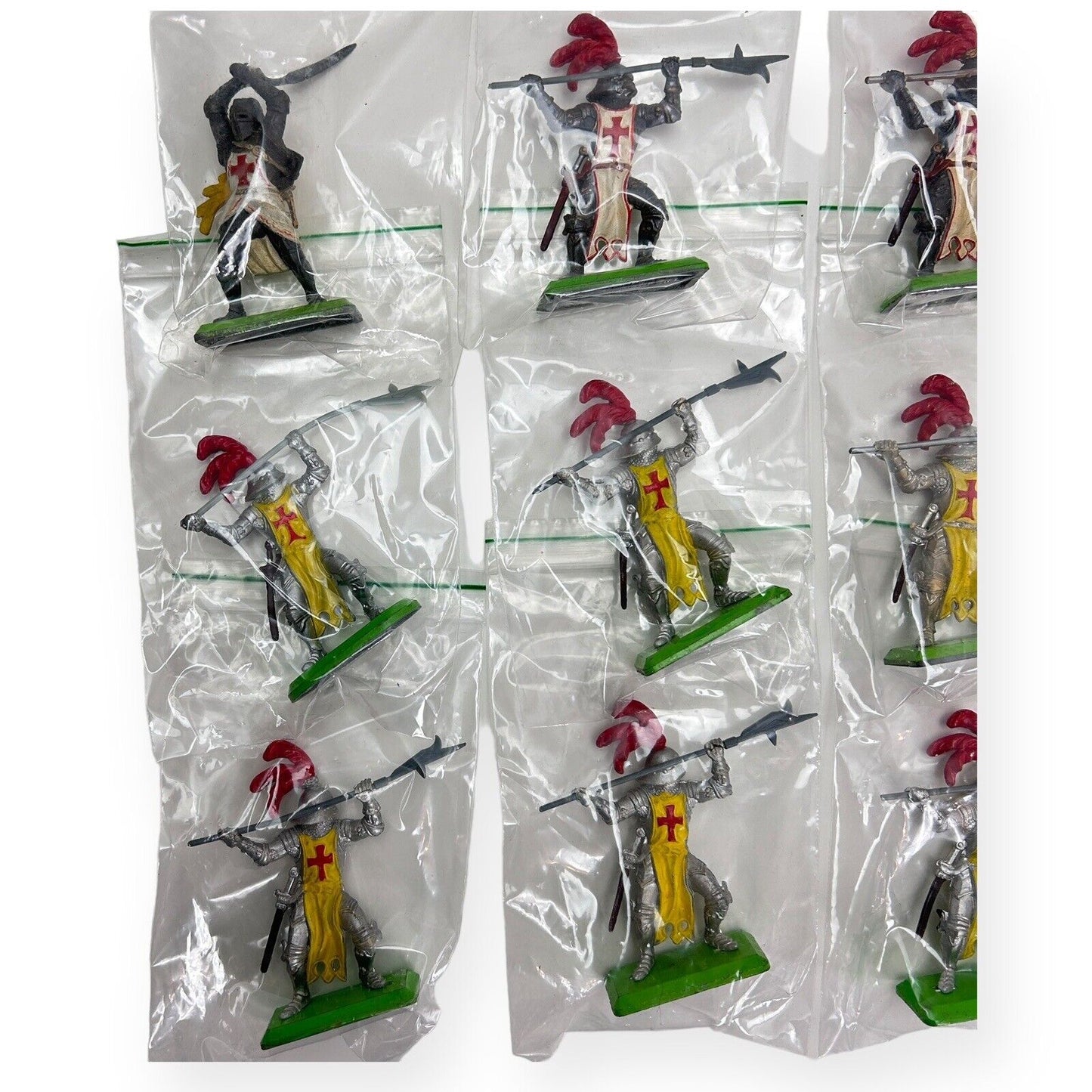 Britains Deetail Medieval Knights x 18 (lot 5)