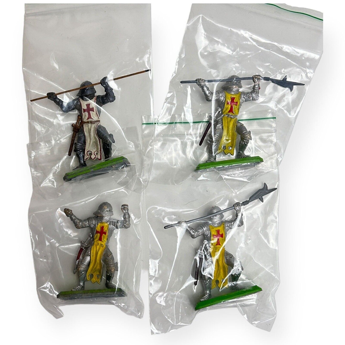 Britains Deetail Medieval Knights x 18 (lot 5)