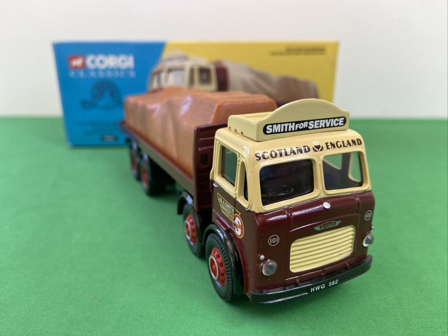 Corgi 24501 J & A Smith of Maddiston Leyland 8 Wheel Rigid Truck with Load Set