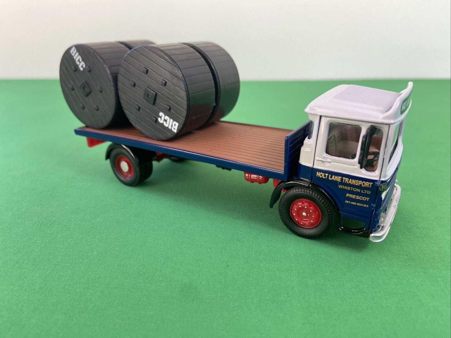 CORGI 25301 LEYLAND SUPER COMET PLATFORM LORRY - MINT CONDITION WITH BOX
