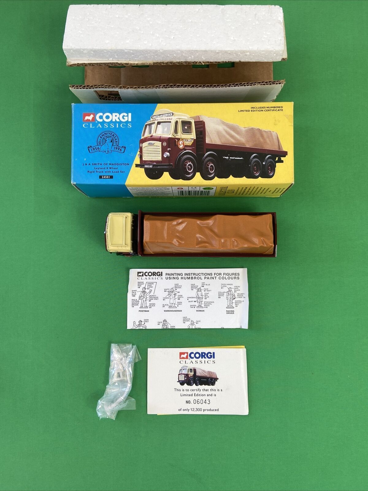 Corgi 24501 J & A Smith of Maddiston Leyland 8 Wheel Rigid Truck with Load Set