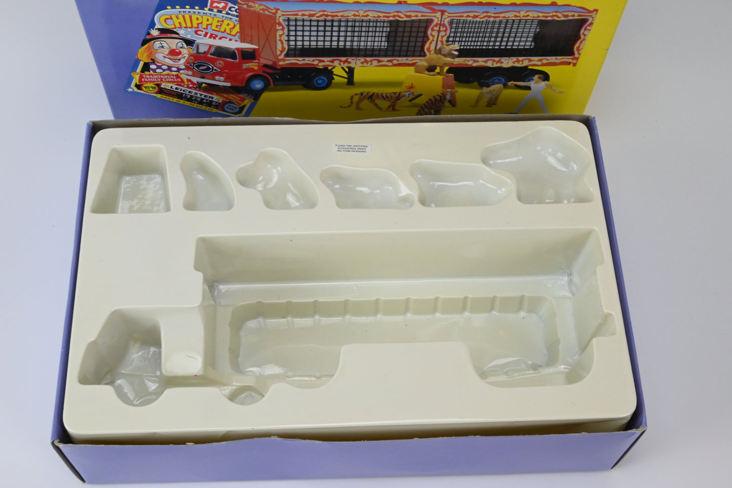 Corgi 11201 ERF KV Artic with cages, animals and tamer