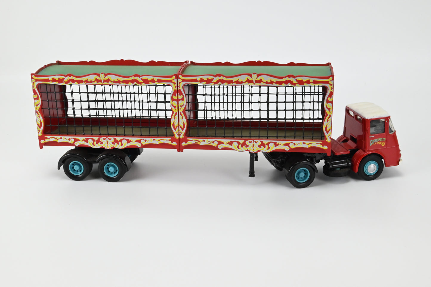 Corgi 11201 ERF KV Artic with cages, animals and tamer