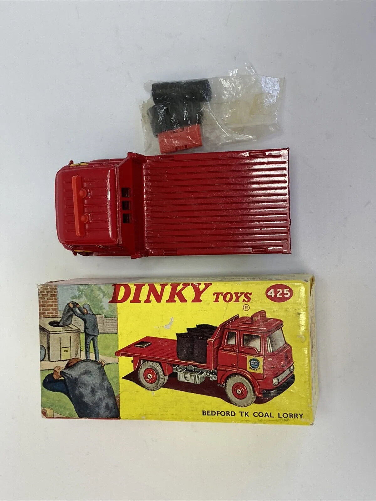 DINKY 425 BEDFORD TK COAL LORRY EXC CONDITION WITH BOX