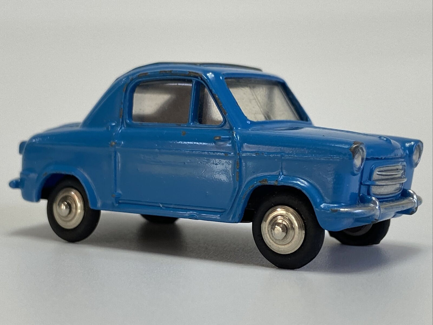 DINKY TOYS 24L CV VESPA 400 IN ORIGINAL BOX