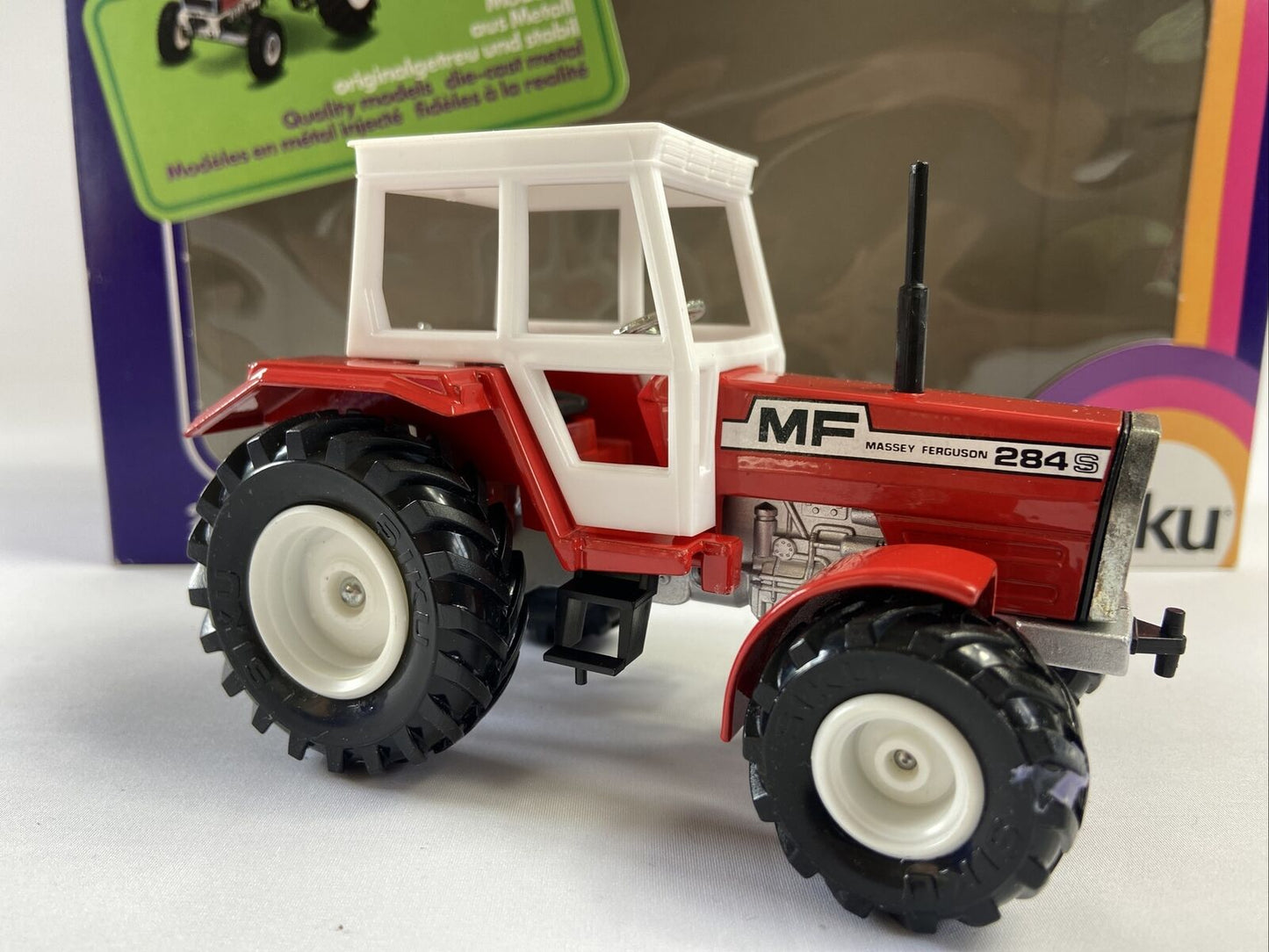 SIKU 2550 MASSEY FERGUSON MF 284S ROTER TRAKTOR IN BOX - AUSGEZEICHNETER ZUSTAND