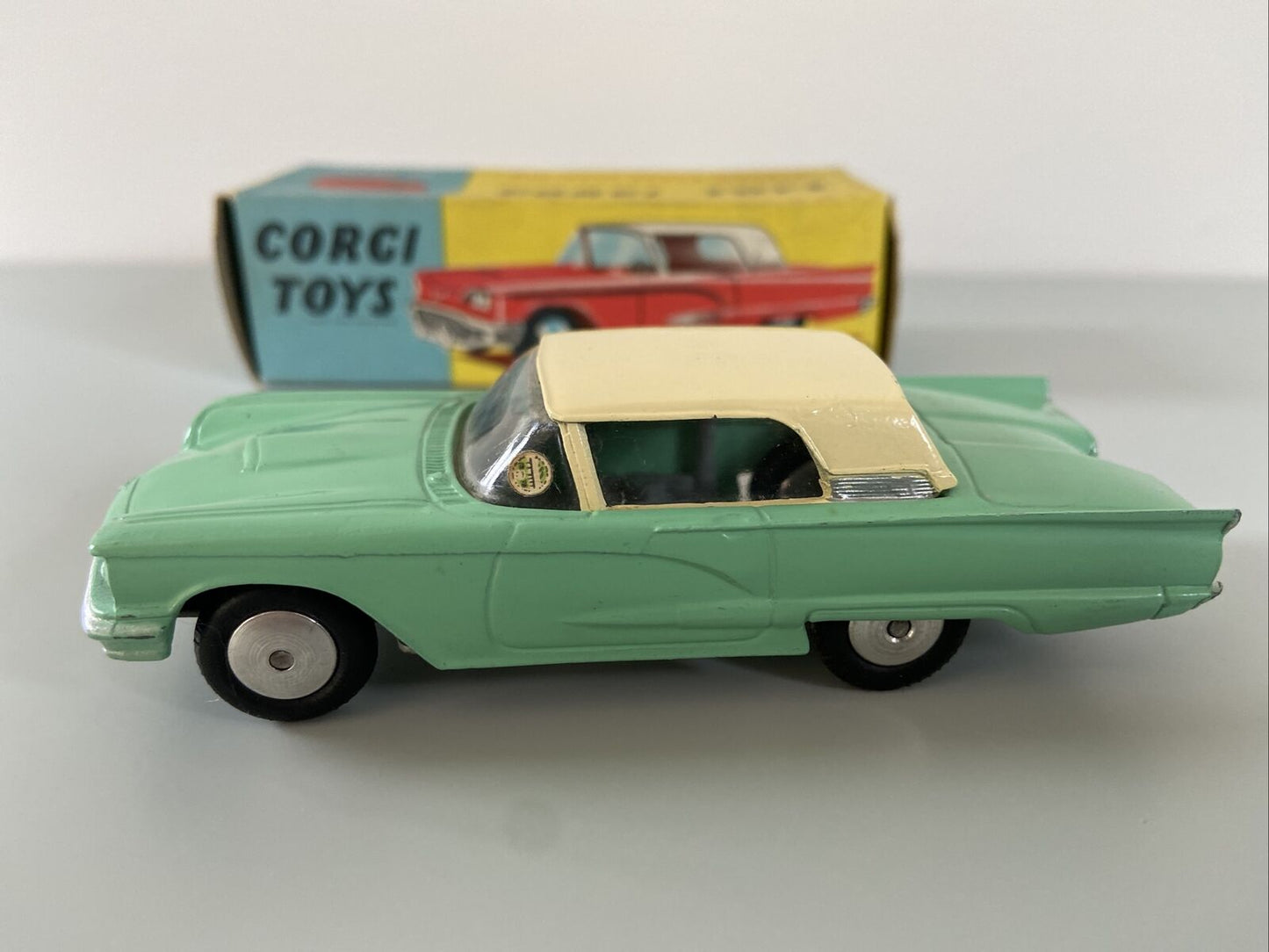 Corgi 214 Ford Thunderbird in Originalverpackung