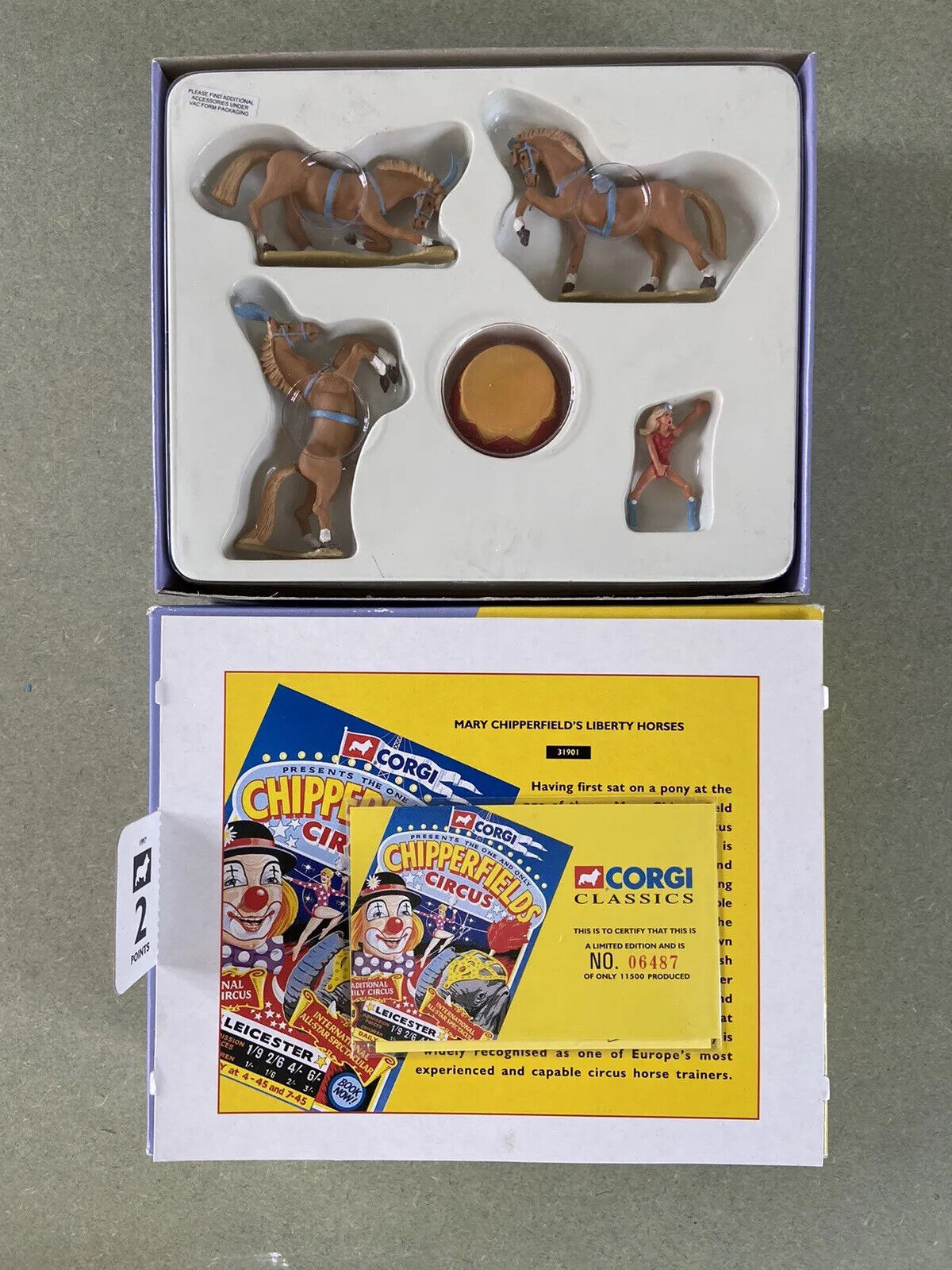 Corgi Chipperfields Circus 31901 , 17801 And 10 Vintage Model Vehicles