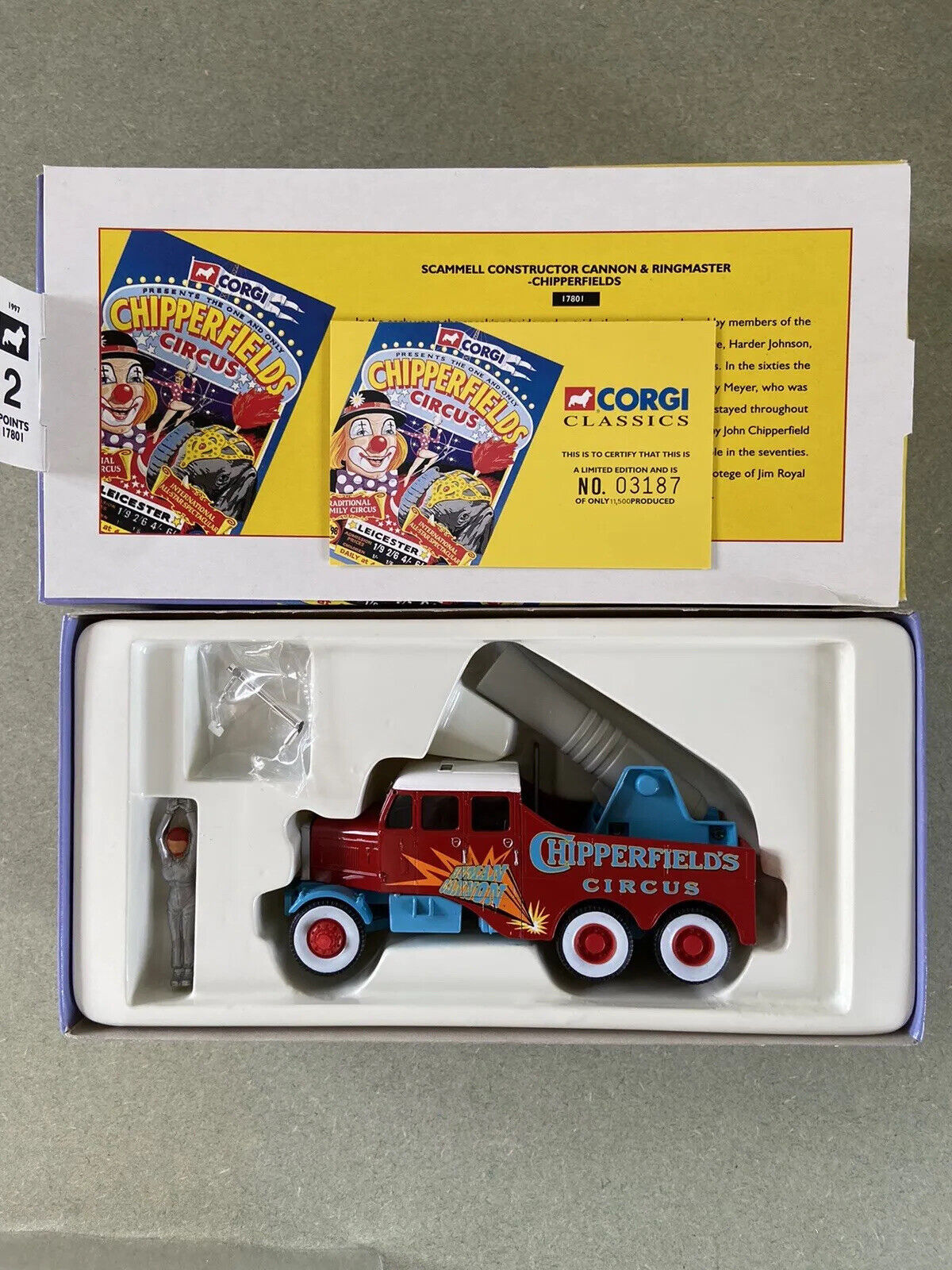 Corgi Chipperfields Circus 31901 , 17801 And 10 Vintage Model Vehicles