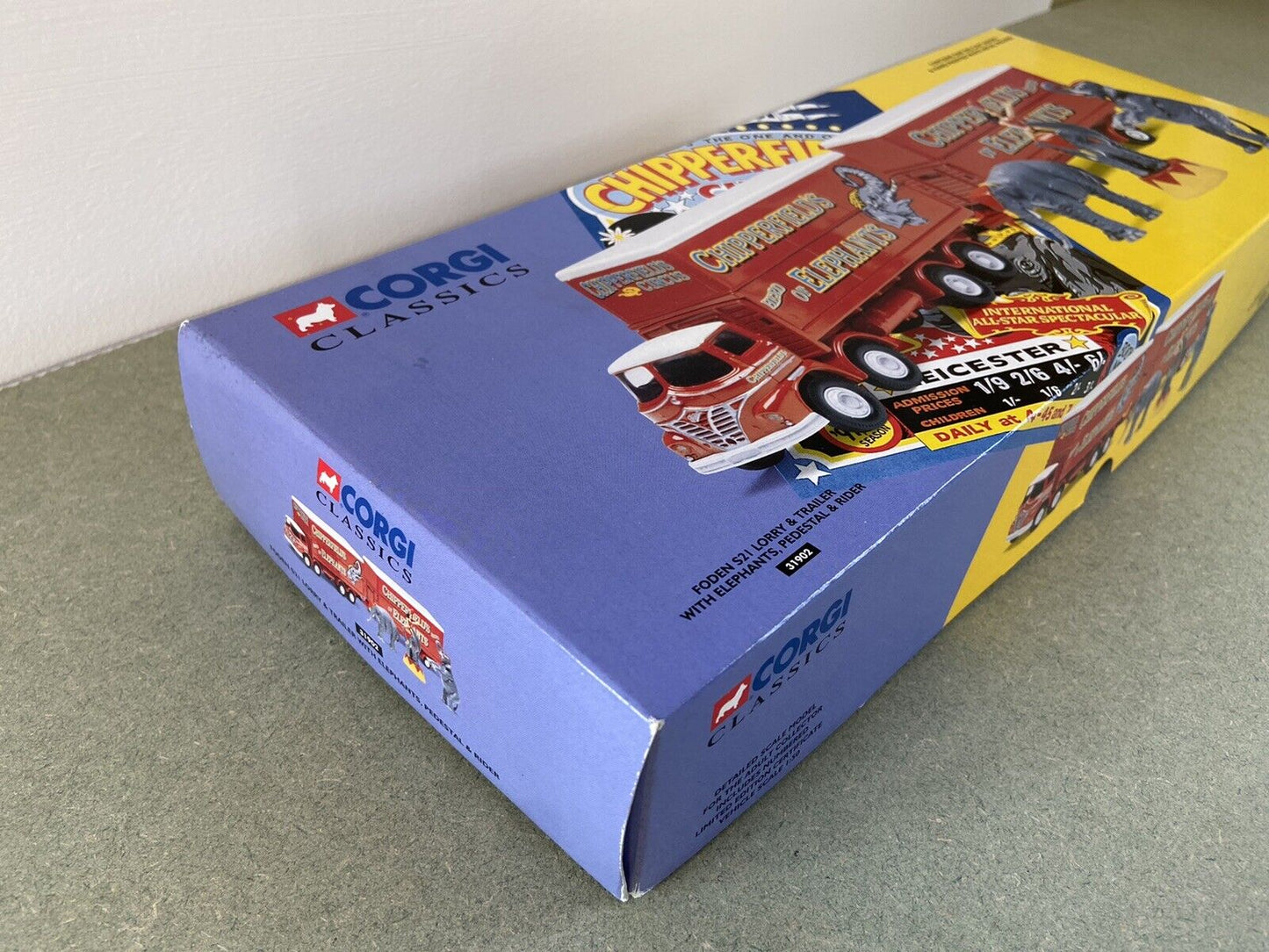 Corgi Chipperfields Circus 31902 Foden S21 Lorry & Trailer in Box