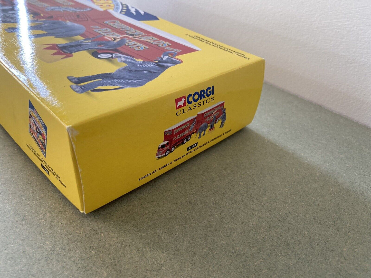 Corgi Chipperfields Circus 31902 Foden S21 Lorry & Trailer in Box