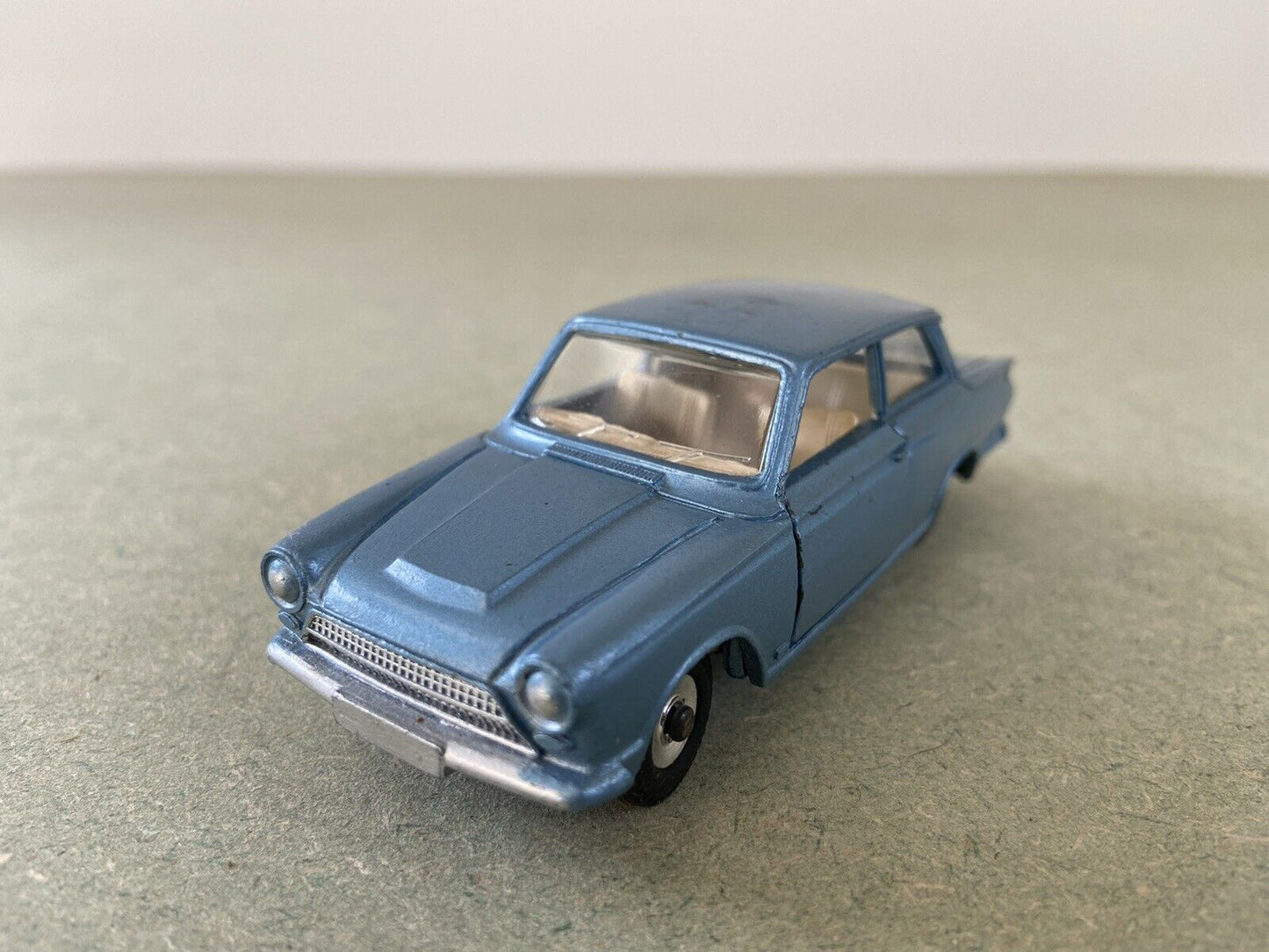 Dinky 139 Ford Consul Cortina With Box