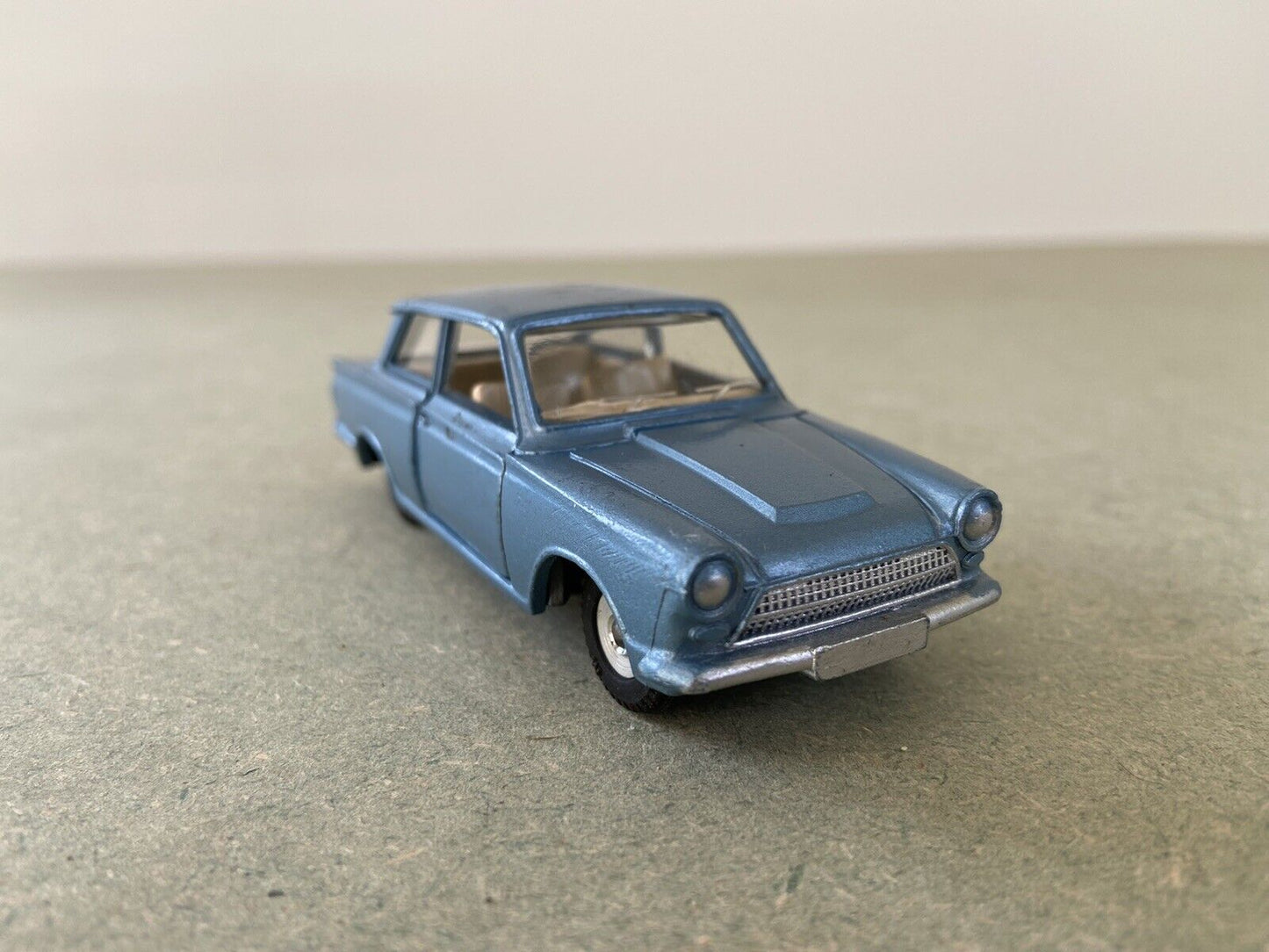 Dinky 139 Ford Consul Cortina With Box