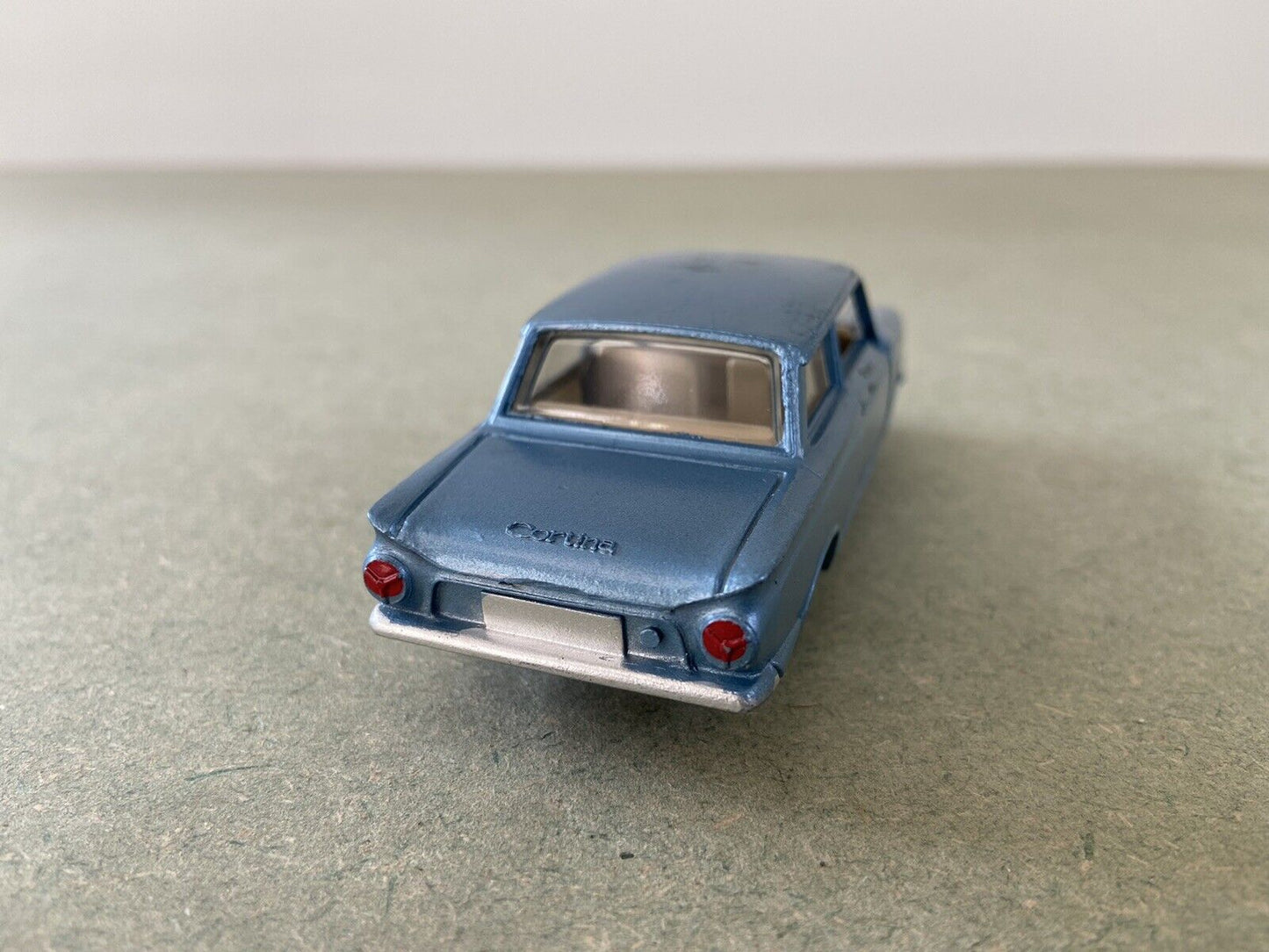 Dinky 139 Ford Consul Cortina With Box