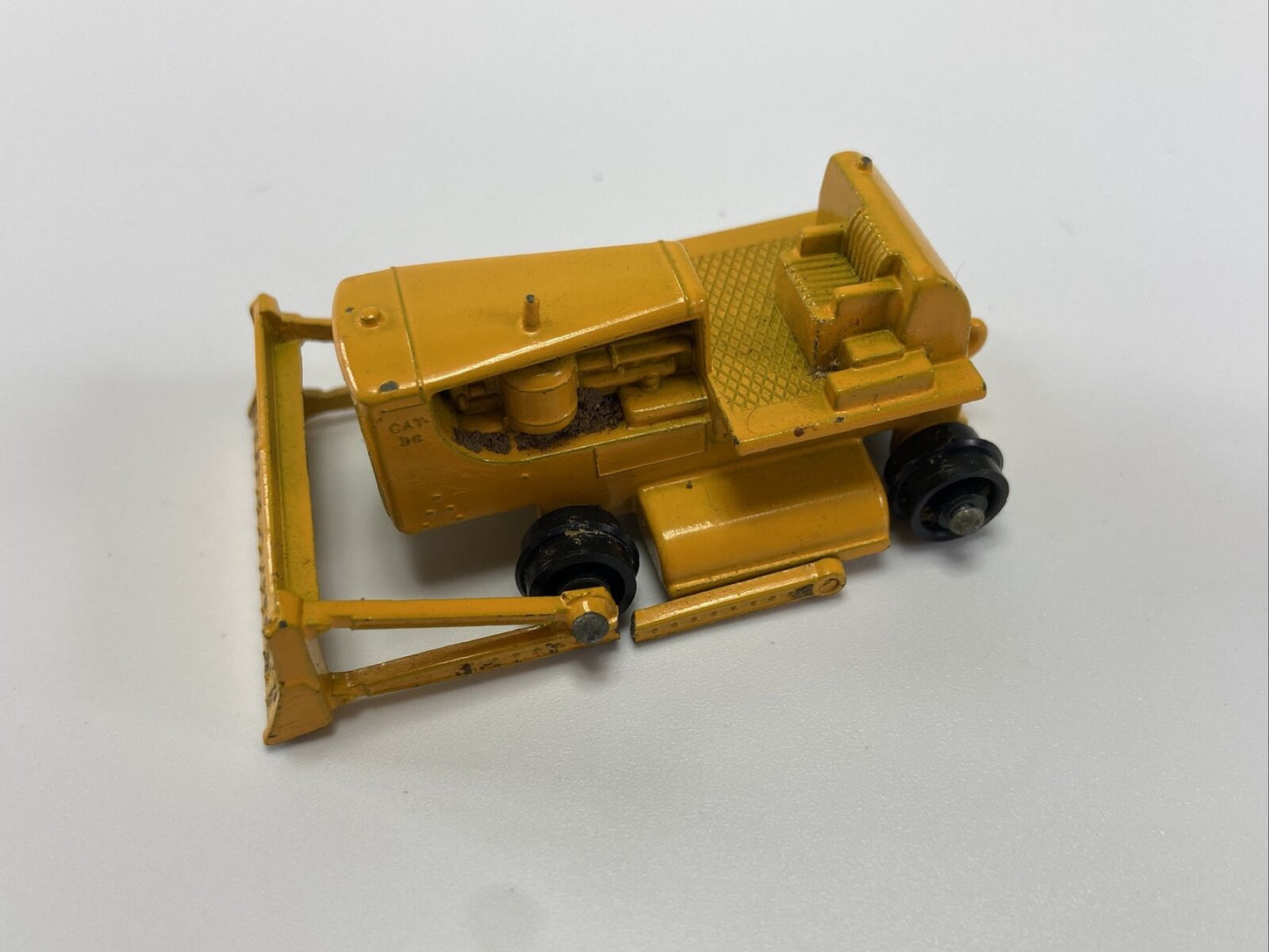 MATCHBOX 18d CATERPILLAR D8 BULLDOZER WITH BOX