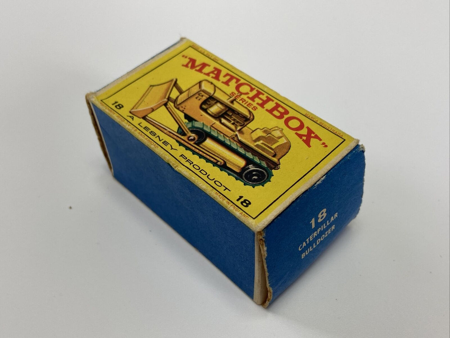 MATCHBOX 18d CATERPILLAR D8 BULLDOZER WITH BOX