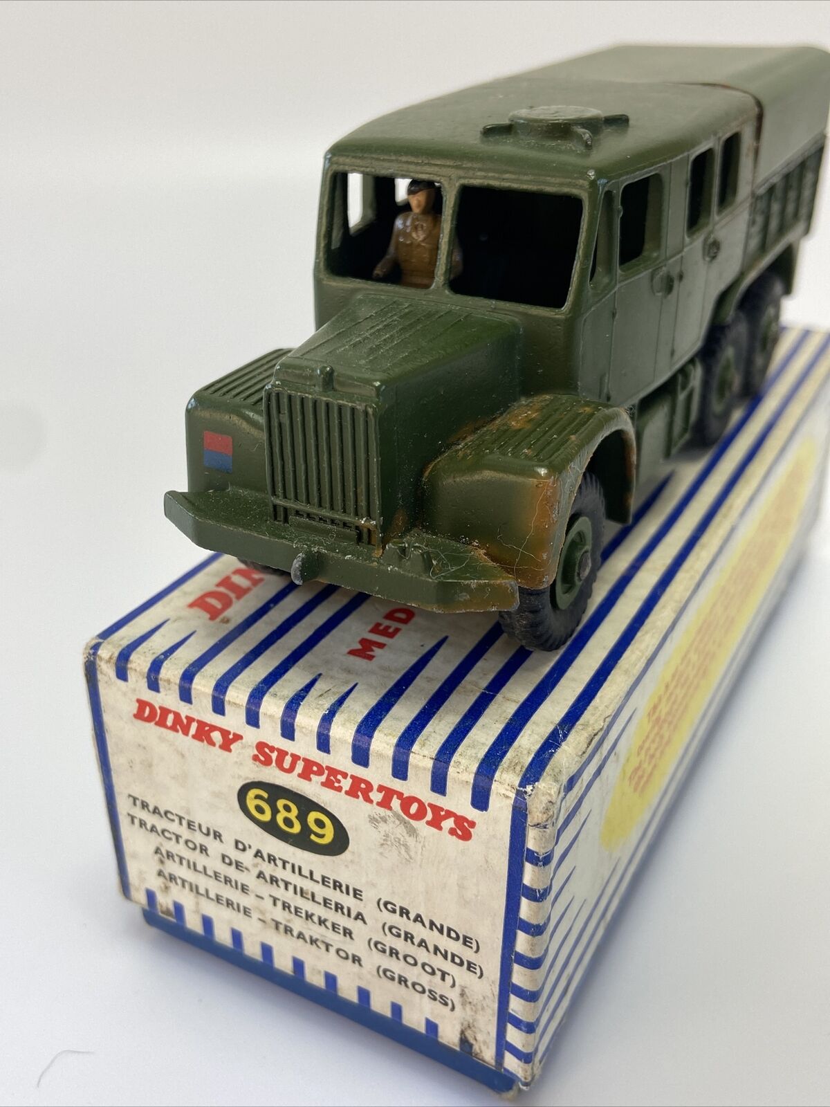 DINKY 689 MEDIUM ARTILLERY TRACTOR WITH BLUE STRIPE BOX