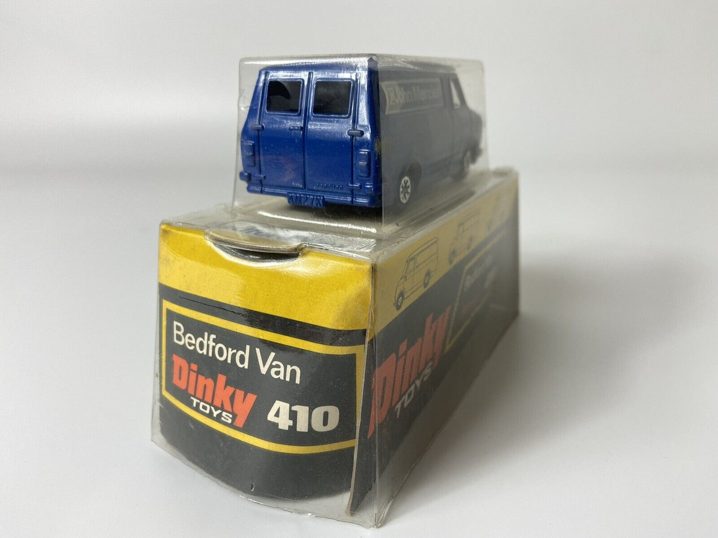 DINKY TOYS 410 BEDFORD VAN JOHN MENZIES WITH BUBBLE PACK