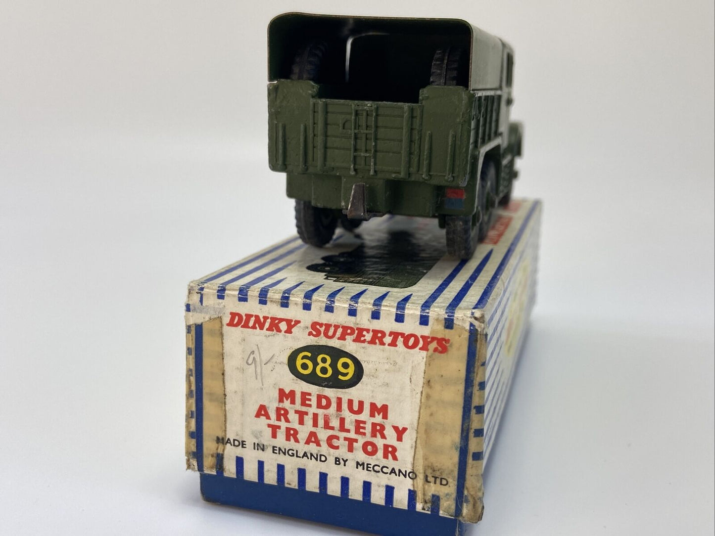 DINKY 689 MEDIUM ARTILLERY TRACTOR WITH BLUE STRIPE BOX