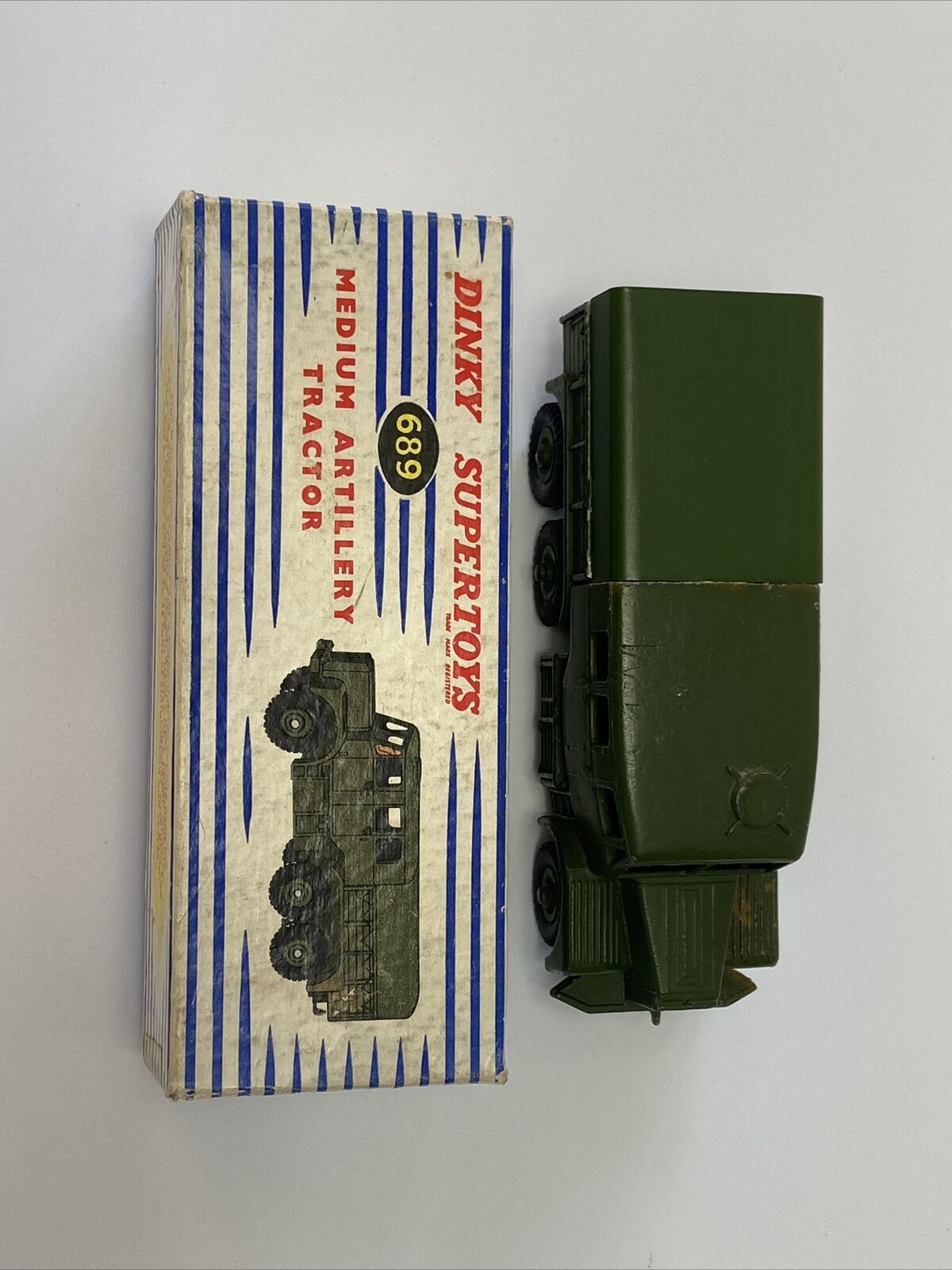 DINKY 689 MEDIUM ARTILLERY TRACTOR WITH BLUE STRIPE BOX