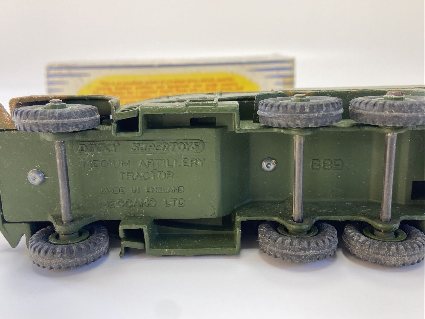 DINKY 689 MEDIUM ARTILLERY TRACTOR WITH BLUE STRIPE BOX