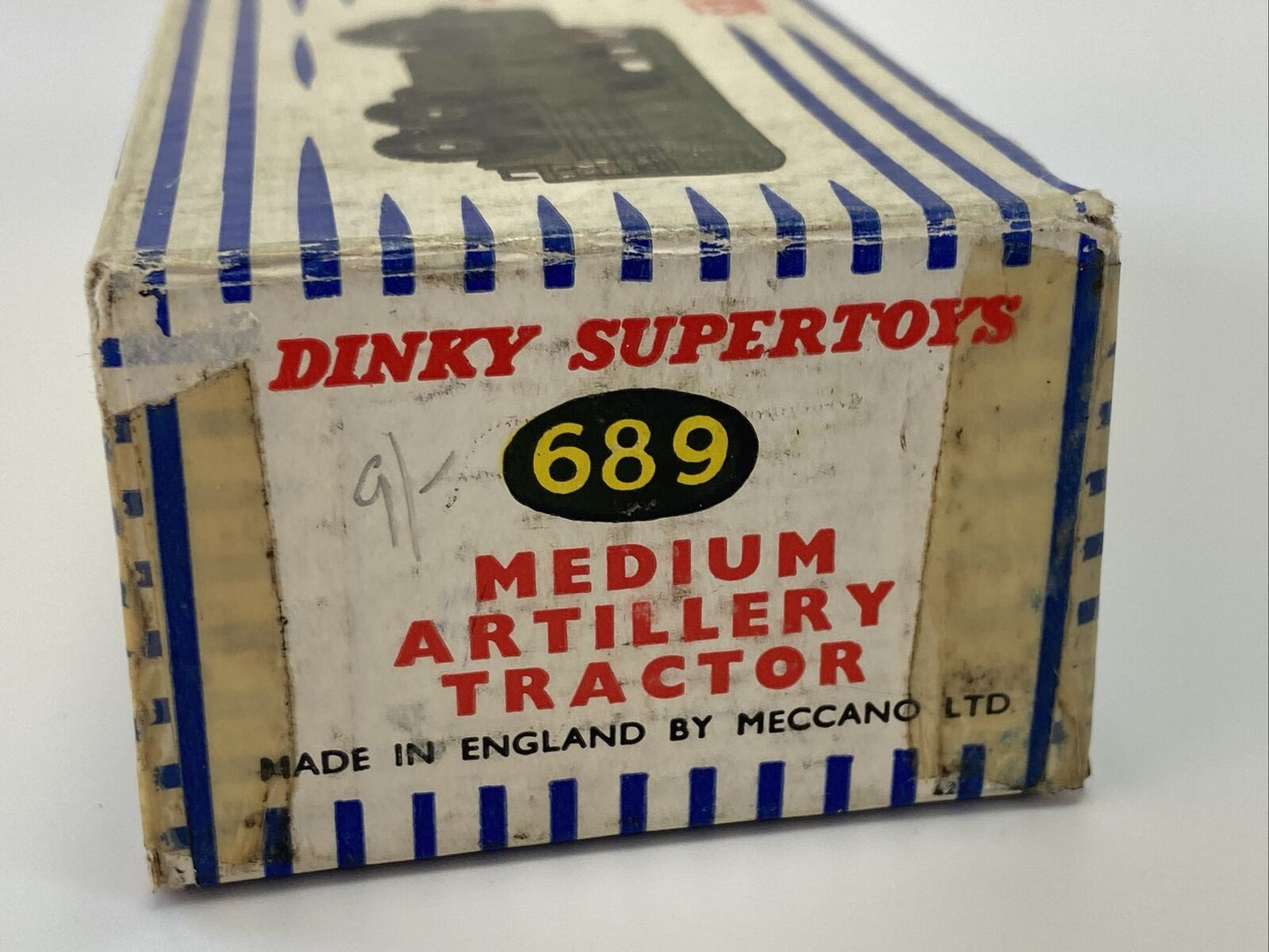 DINKY 689 MEDIUM ARTILLERY TRACTOR WITH BLUE STRIPE BOX