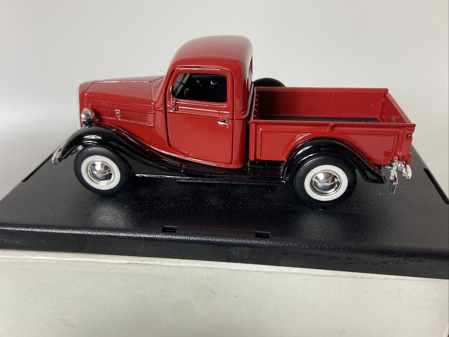 NATIONAL MOTOR MUSEUM COLLECTION OF 3 EARLY FORD CARS 1/32 SCALE - BOXED