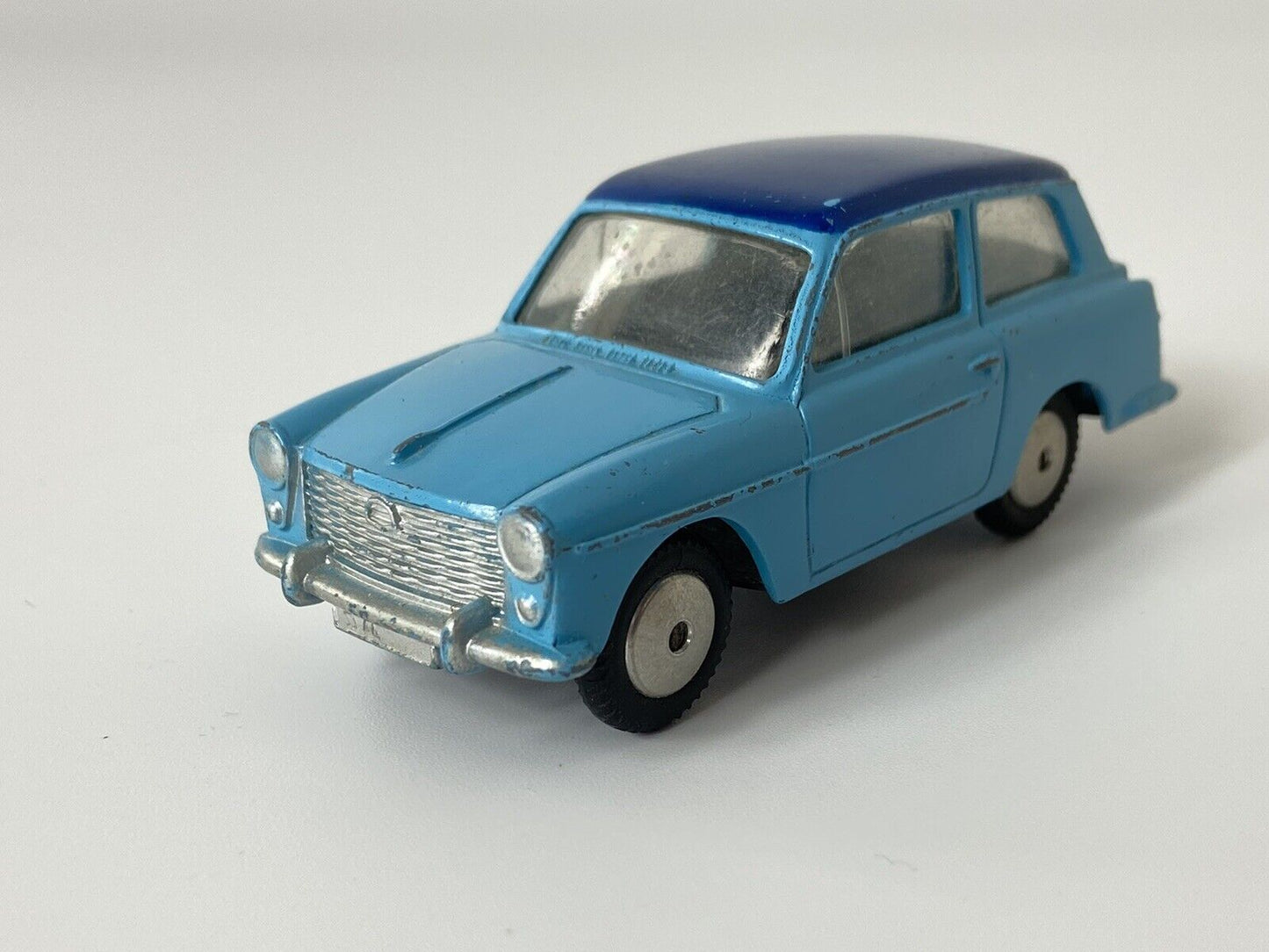CORGI 216 AUSTIN A.40 SALOON BLUE WITH BOX