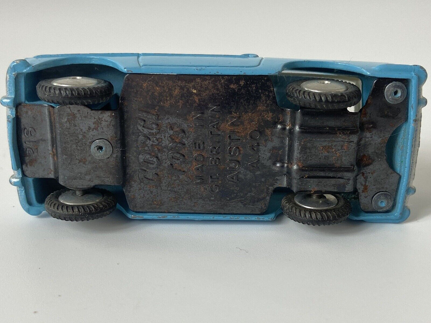 CORGI 216 AUSTIN A.40 SALOON BLUE WITH BOX