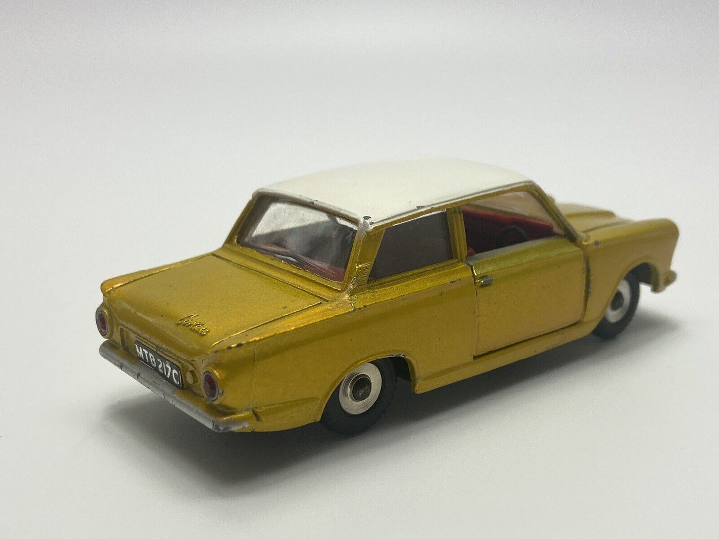 DINKY TOYS 133 FORD 1965 CORTINA WITH ORIGINAL BOX
