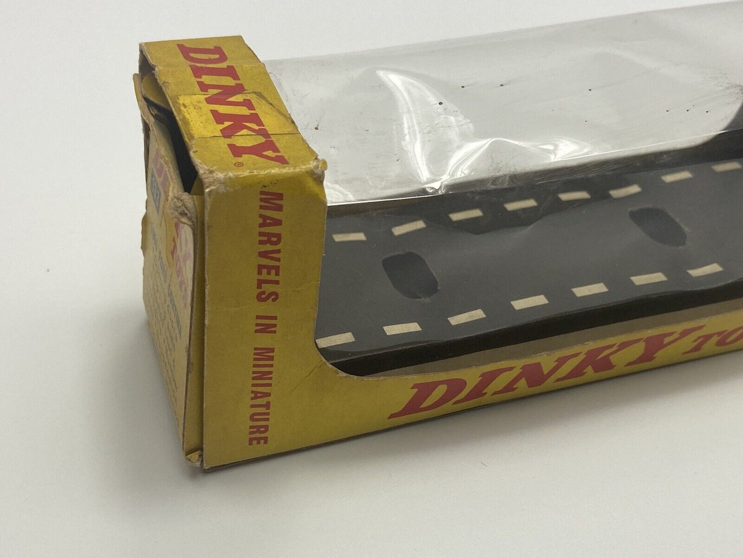 DINKY TOYS 133 FORD 1965 CORTINA WITH ORIGINAL BOX