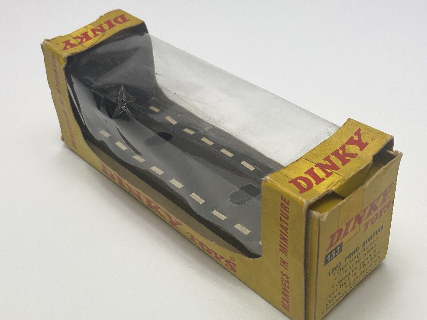 DINKY TOYS 133 FORD 1965 CORTINA WITH ORIGINAL BOX