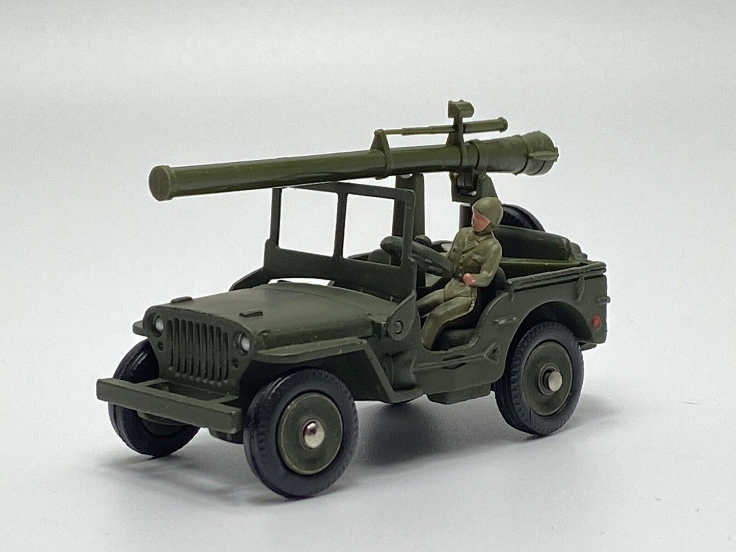 FRENCH DINKY 829 JEEP AVEC CANON DE 106 S.R. WITH ORIGINAL BOX