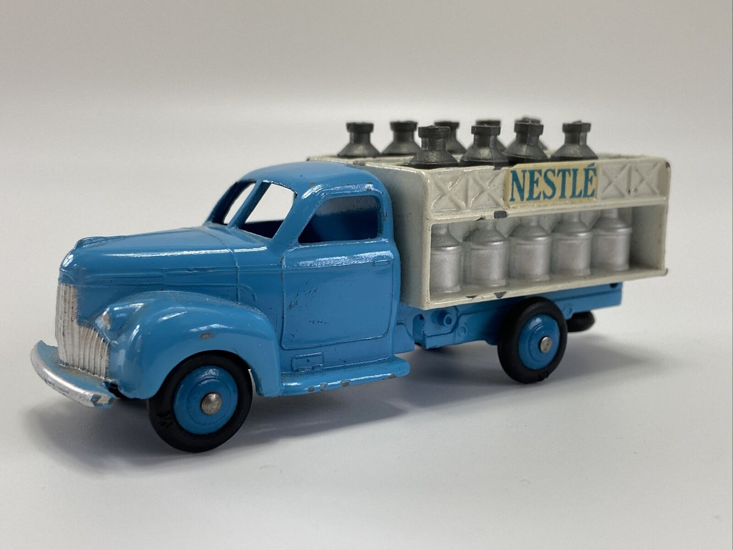 FRENCH DINKY 25 O CAMION LAITIER NESTLÉ IN ORIGINAL BOX