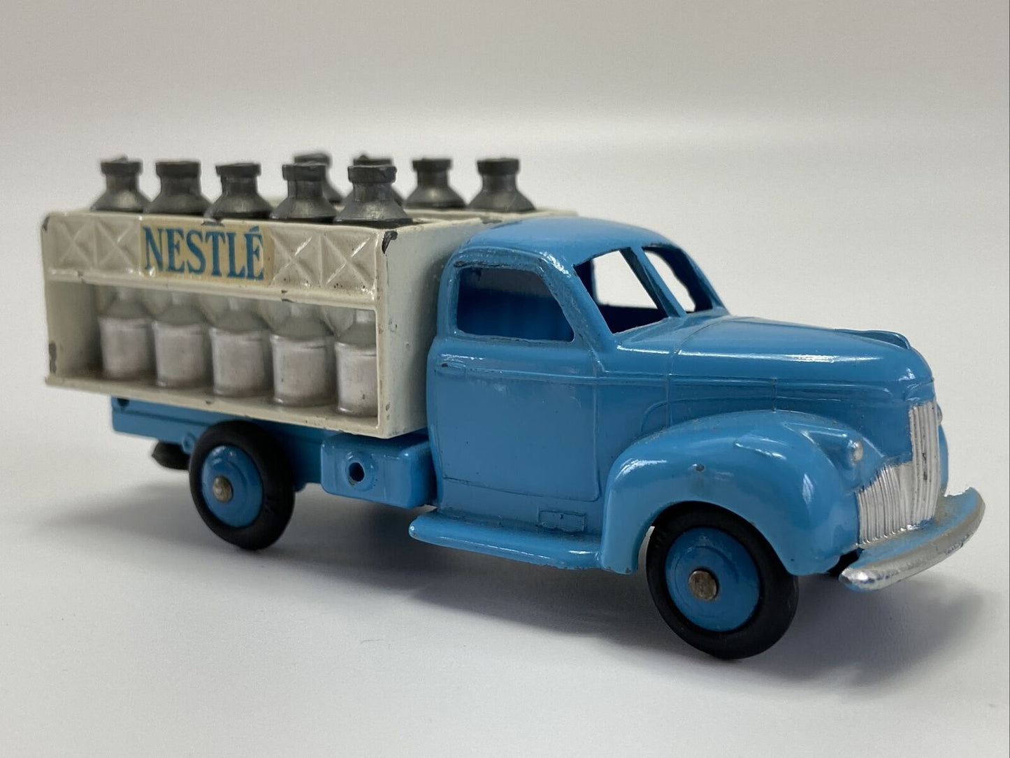 FRENCH DINKY 25 O CAMION LAITIER NESTLÉ IN ORIGINAL BOX